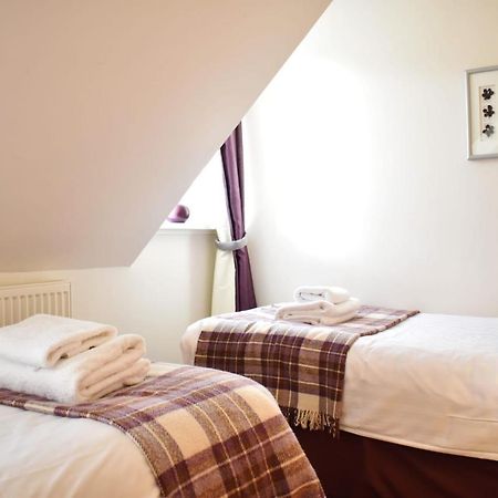 The Ross 2 Bedroom Apartment In Historic Abbey Fort Augustus Bagian luar foto