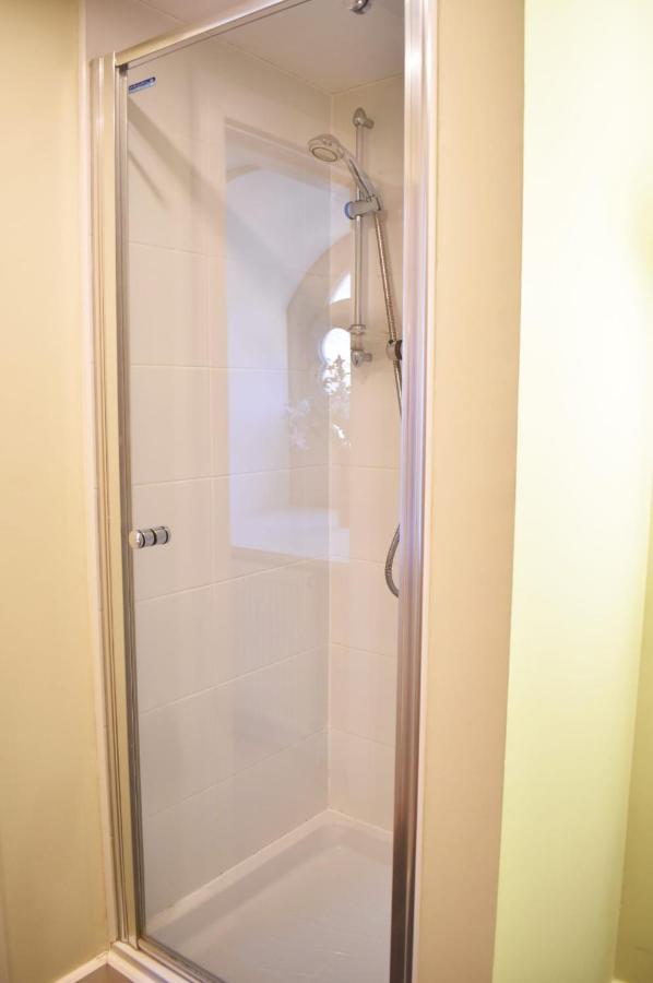 The Ross 2 Bedroom Apartment In Historic Abbey Fort Augustus Bagian luar foto
